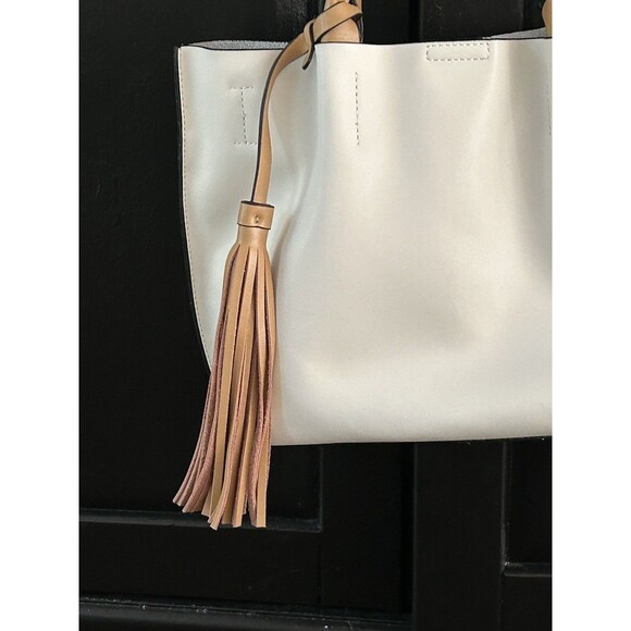 CoLab Handbag Tote 100% Leather White Tan Tassel Purse Preppy Traditional - Picture 2 of 9